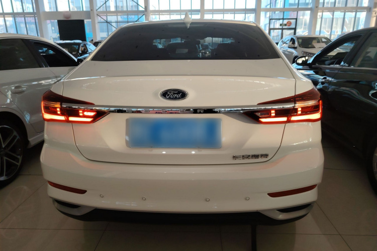 福特 福睿斯 2021款 1.5L 自动黄金版车身外观6