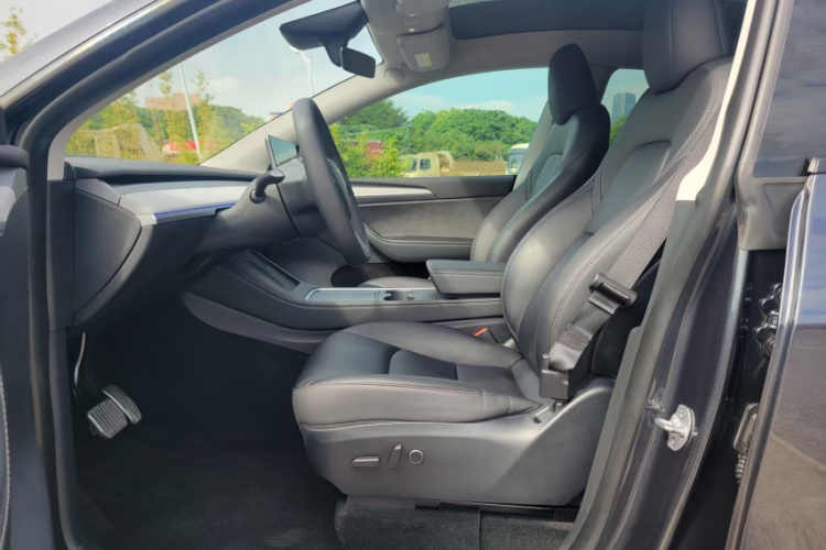 特斯拉 Model Y 2024款 后轮驱动版中控内饰7004