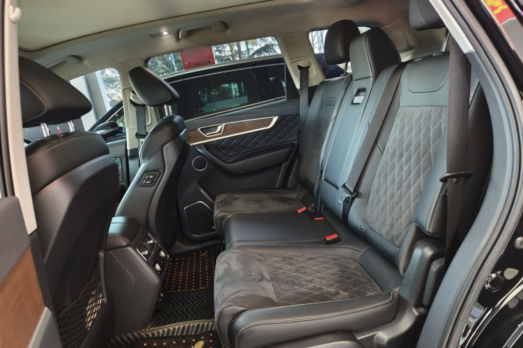 红旗HS7 2022款 2.0T DCT两驱智联旗享版 五座中控内饰21