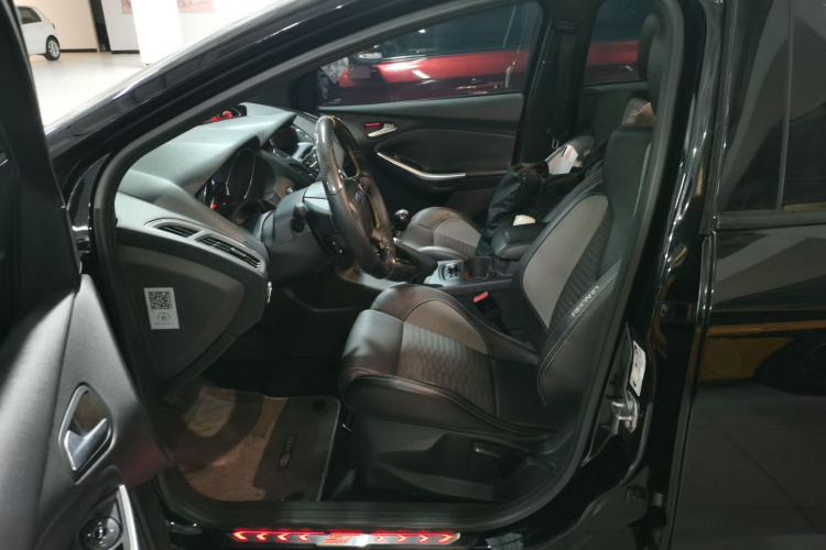 福特 福克斯(进口) 2013款 2.0T ST 标准版中控内饰19