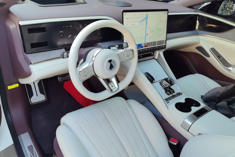 腾势Z9GT 2024款 1100四驱Max版中控内饰7002