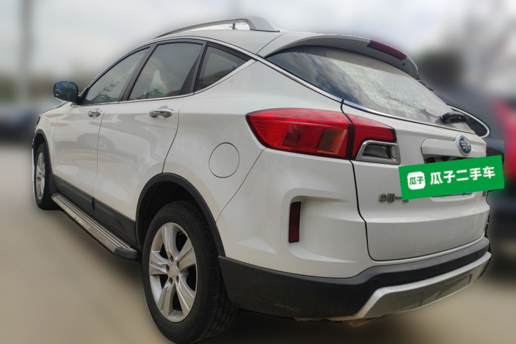 奔腾X80 2015款 2.0L 自动舒适型车身外观5