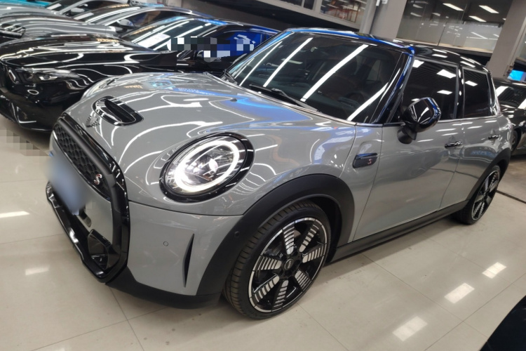 MINI 2023款 2.0T COOPER S 艺术家 五门版车身外观6003