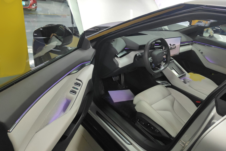 小鹏P7 2025款 702 长续航 Ultra中控内饰7003