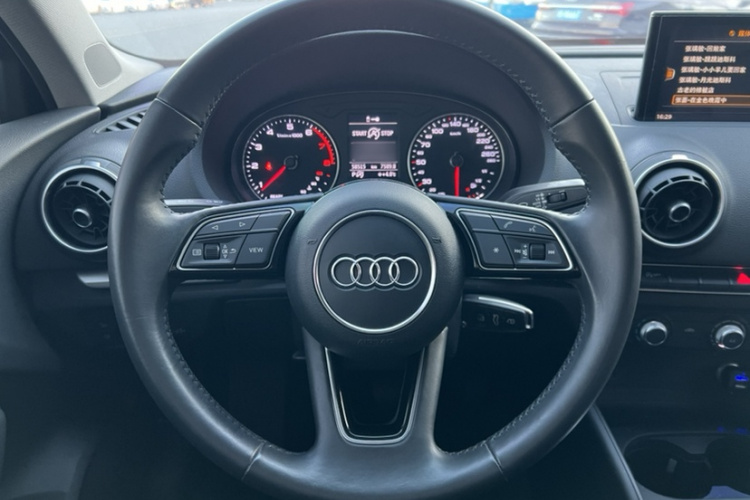 奥迪A3 2017款 Limousine 35 TFSI 进取型中控内饰7001