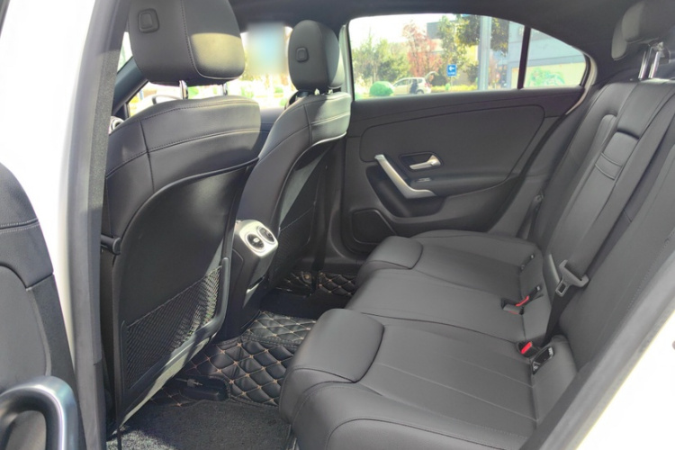 奔驰A级 2020款 改款 A 180 L 运动轿车特殊配置中控内饰7002