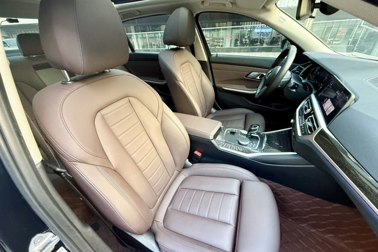 宝马3系 2021款 325Li M运动套装中控内饰7009