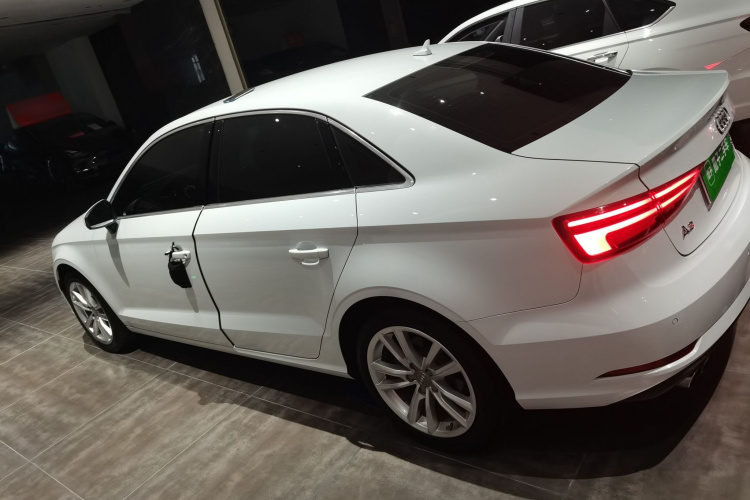 奥迪A3 2018款 30周年年型 Limousine 35 TFSI 进取型车身外观6003