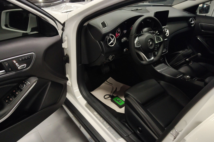 奔驰GLA 2019款 GLA 200 时尚型中控内饰20