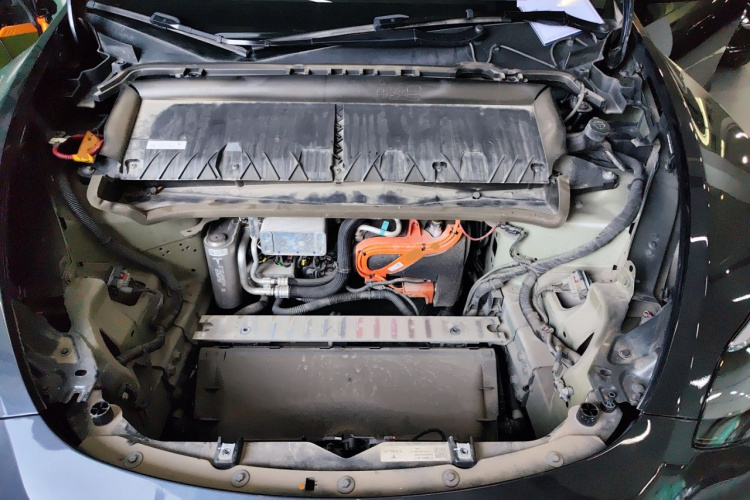 特斯拉 Model Y 2024款 后轮驱动版机舱底盘24