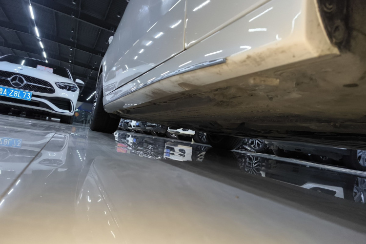 奔驰C级 2024款 改款三 C 260 L 运动版局部细节9001