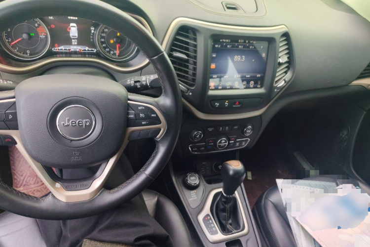 Jeep 自由光 2016款 2.4L 优越版中控内饰12