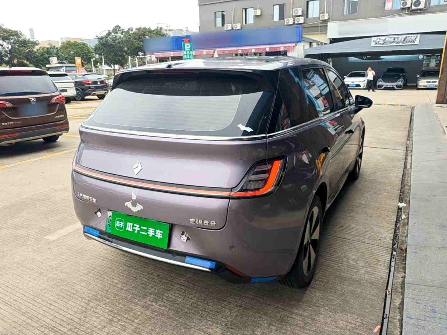 车辆右后45度视角展示