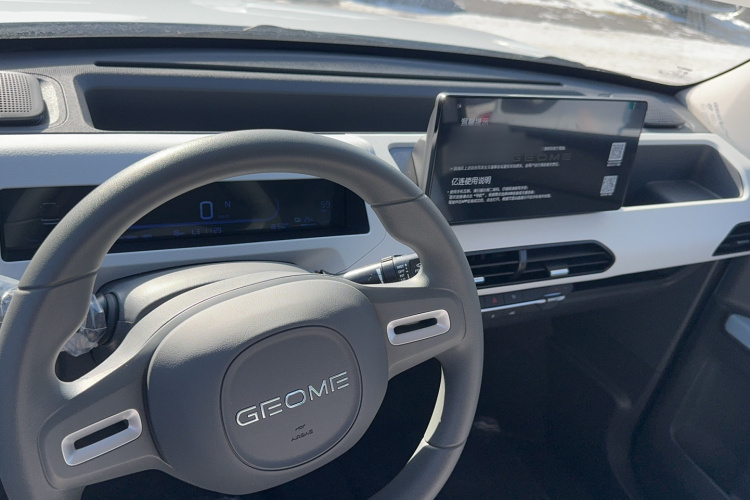 吉利银河 2024款 熊猫mini 200km 耐力熊中控内饰7003