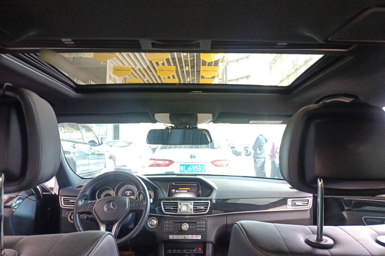 奔驰E级 2015款 改款 E 260 L 运动型中控内饰22