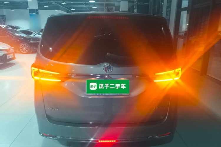 别克GL8 2023款 改款 陆上公务舱 豪华型车身外观6