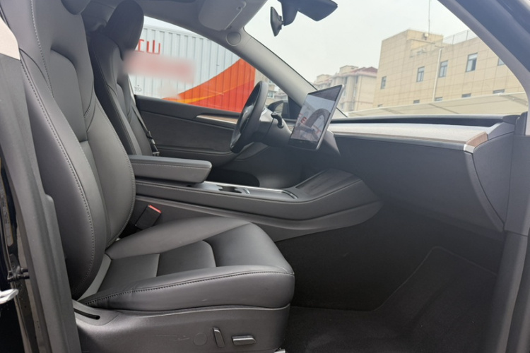 特斯拉 Model Y 2021款 标准续航后驱版中控内饰7004