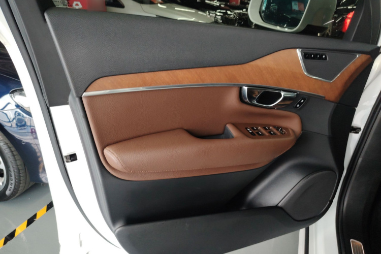 沃尔沃XC90 2019款 T6 智逸版 7座 国VI中控内饰7006