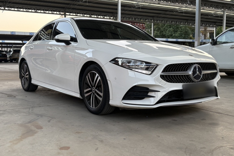 奔驰A级 2019款 A 180 L 运动轿车车身外观6005