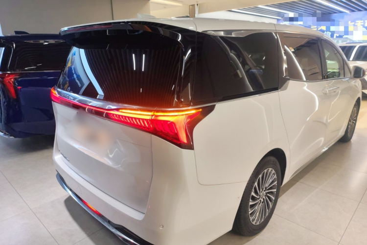 别克 世纪 2023款 2.0T 七座臻享款车身外观7