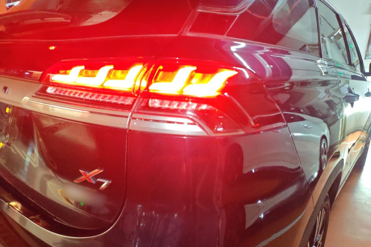 长安欧尚X7 2020款 1.5T 自动尊享型车身外观9