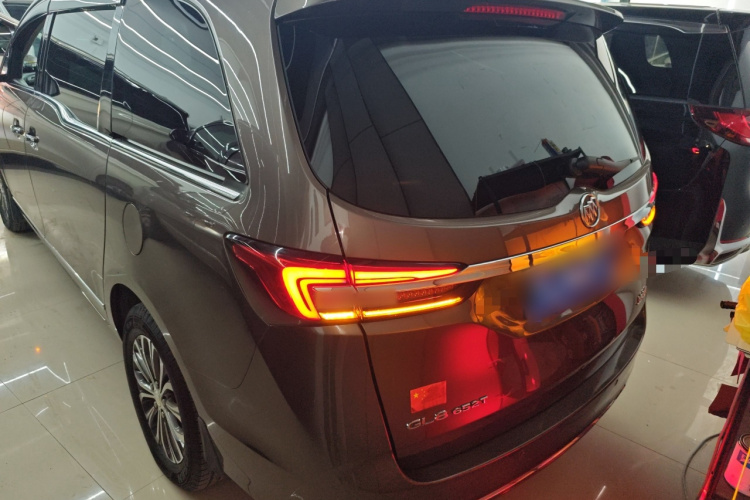 别克GL8 2021款 陆上公务舱 652T 豪华型车身外观6