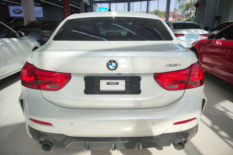 宝马1系 2022款 125i M运动曜夜版车身外观6004