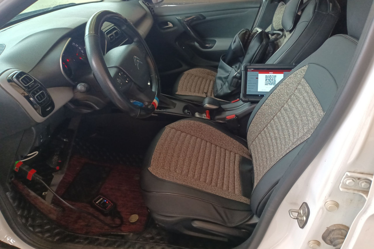 雪铁龙C3-XR 2019款 230THP DCT越领版中控内饰19