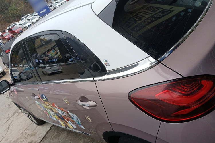 五菱汽车 五菱缤果 2023款 333km 灵犀互联款车身外观4