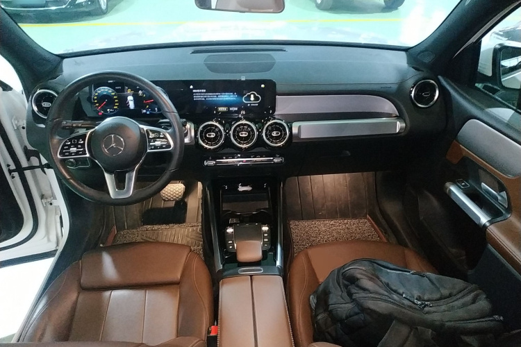 奔驰GLB 2023款 GLB 200 动感型中控内饰7002