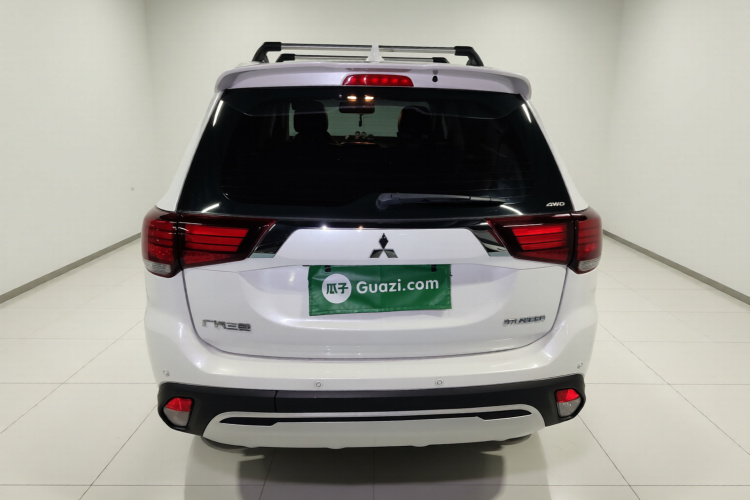 三菱 欧蓝德 2020款 2.4L 四驱致享版 7座车身外观6