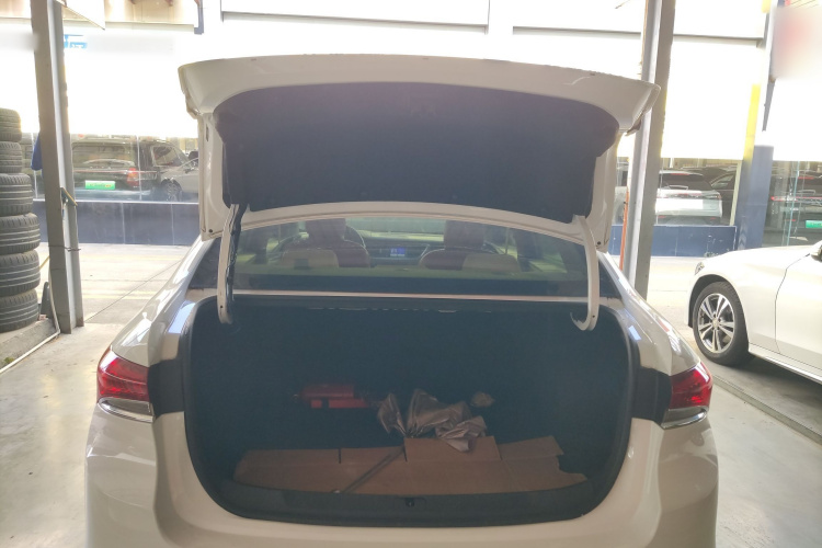 别克 英朗 2021款 典范 1.5L 自动进取型机舱底盘23