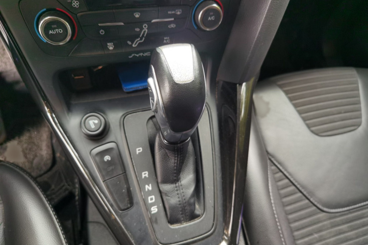 福特 福克斯 2015款 两厢 EcoBoost 125 自动超能风尚型局部细节18