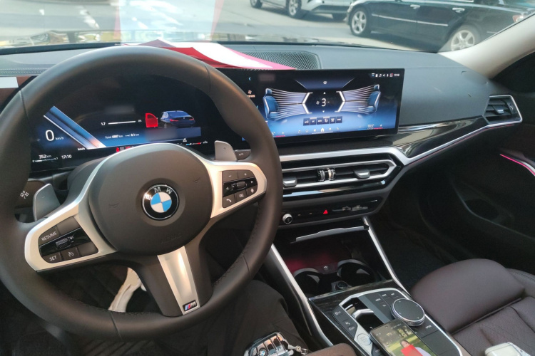 宝马3系 2024款 325Li M运动套装中控内饰7002