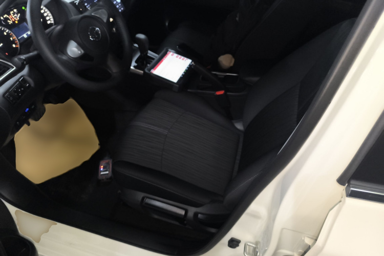 日产 轩逸 2024款 改款二 经典 1.6XE CVT舒适版中控内饰19