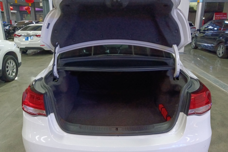 雪佛兰 迈锐宝 2017款 1.5T 自动豪华版机舱底盘23