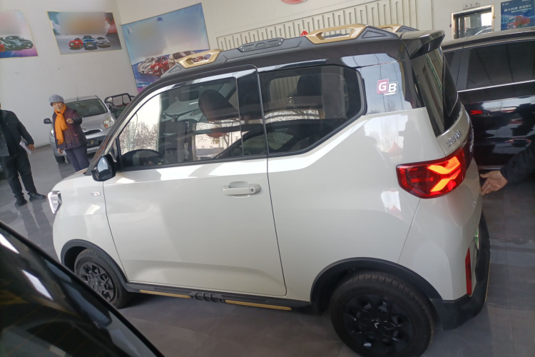 五菱汽车 宏光MINIEV 2022款 马卡龙臻享款 磷酸铁锂车身外观4