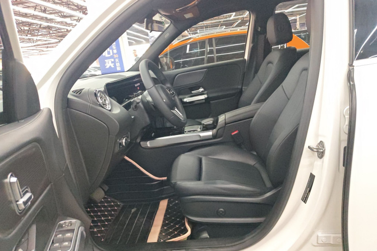 奔驰GLB 2020款 改款 GLB 200 动感型中控内饰19