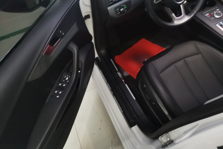 奥迪A4L 2019款 40 TFSI 进取型 国VI中控内饰20