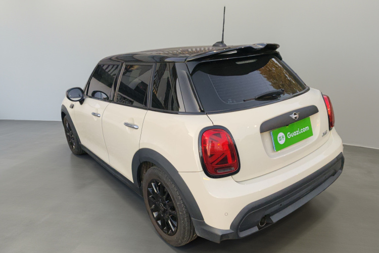 MINI 2022款 1.5T ONE 五门版PLUS车身外观5