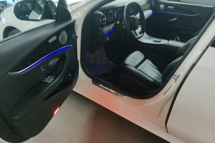 奔驰E级(进口) 2022款 E 300 时尚型运动版中控内饰20