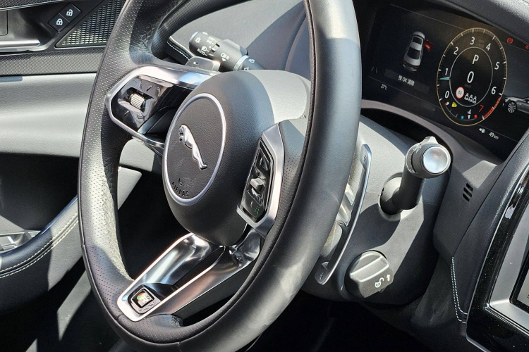 捷豹XEL 2023款 2.0T 250PS R-DYNAMIC S进取运动版中控内饰7012