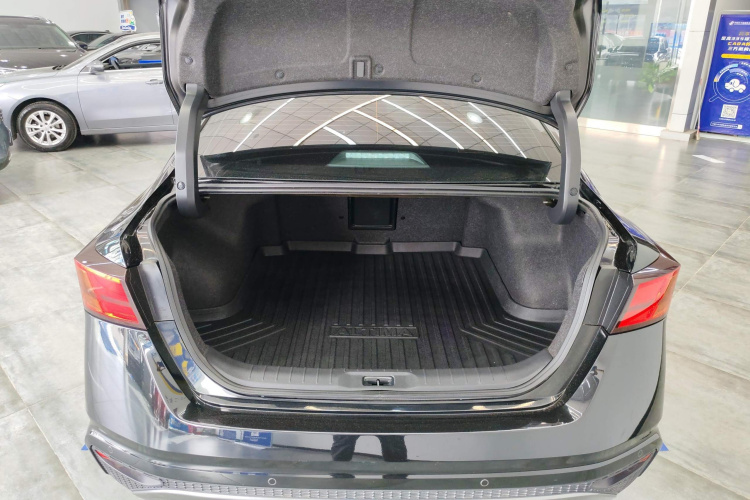 日产 天籁 2021款 2.0T XL Upper AD1 智享领航版机舱底盘23