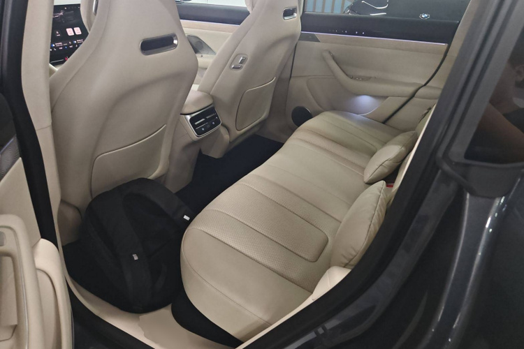 鸿蒙智行 智界R7 2024款 纯电 802km Max中控内饰7004