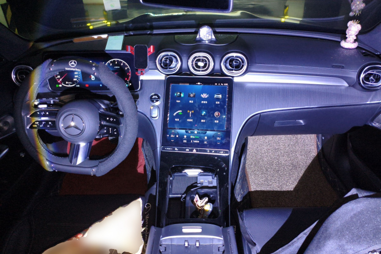 奔驰C级 2022款 改款 C 260 L 皓夜运动版中控内饰12