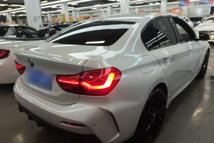 宝马1系 2022款 125i M运动曜夜版车身外观7