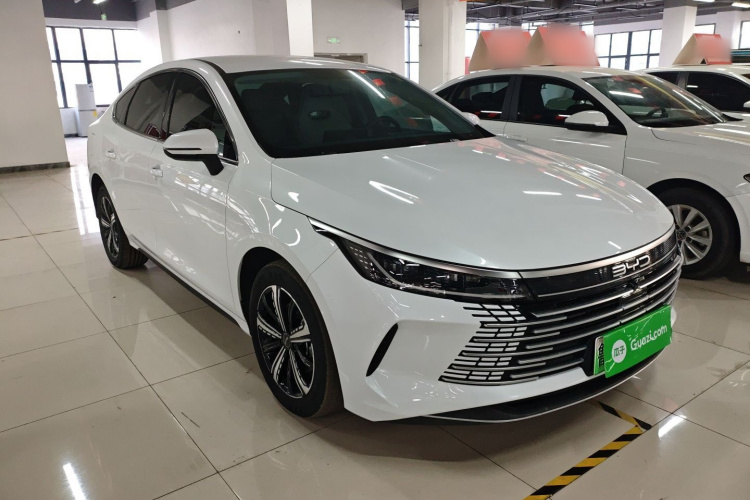 比亚迪 驱逐舰05 2024款 荣耀版 DM-i 120KM 豪华型车身外观3