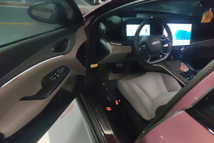 比亚迪 海豹07 DM-i 2025款 DM-i 1.5L 125km 尊贵型中控内饰20