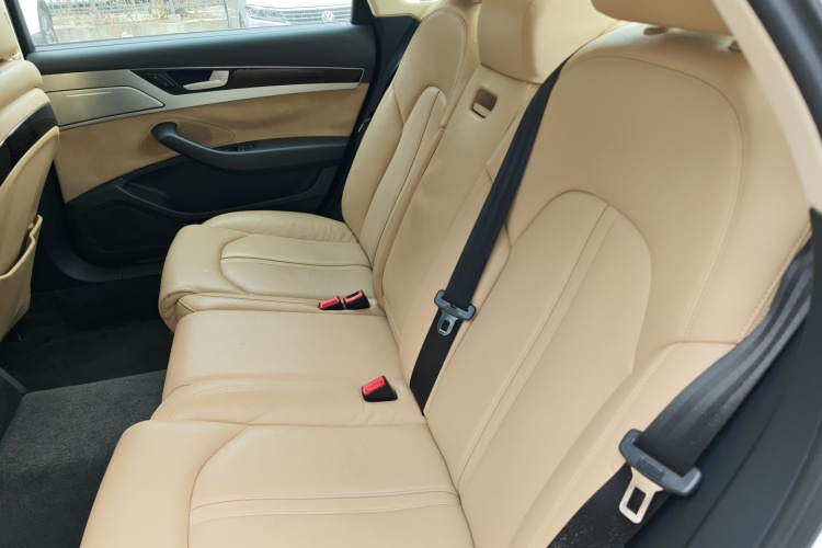 奥迪A8 2013款 A8L 45 TFSI quattro舒适型中控内饰7004