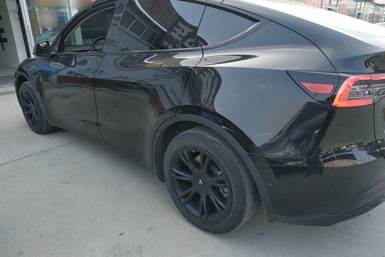 特斯拉 Model Y 2023款 后轮驱动版车身外观4